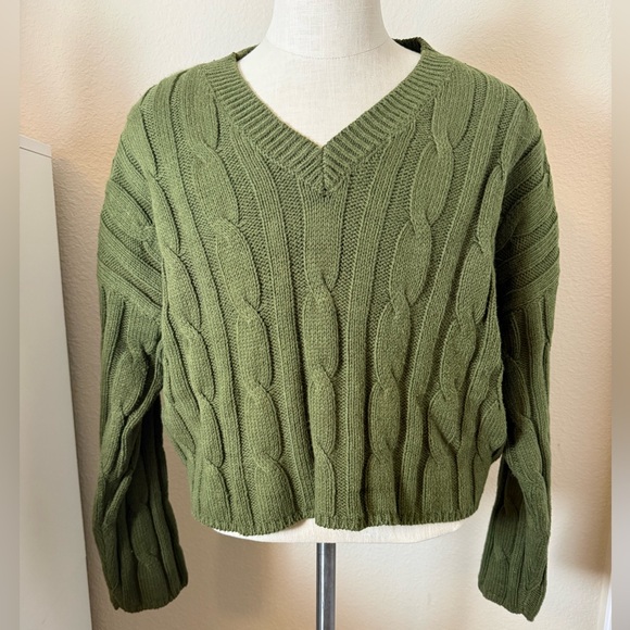 Madewell Cable-Knit V-Neck Crop Sweater - Picture 2 of 8